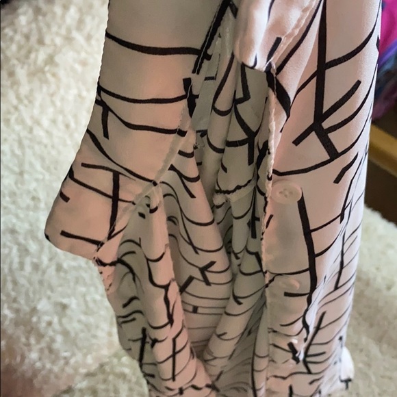 Abstract button blouse - Picture 3 of 3